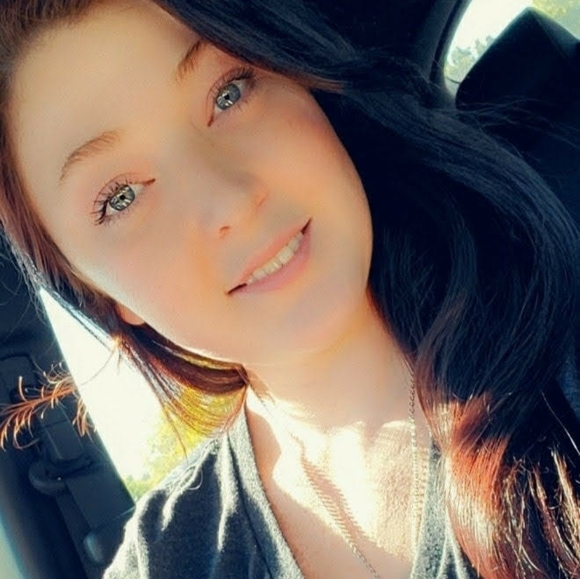 Meet your Posher, Jessica - Picture 2 of 2